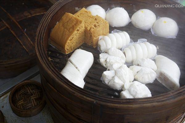  p>饺子(dumpling)源于中国古代的角子,原名"娇耳",汉族传统面食,距今