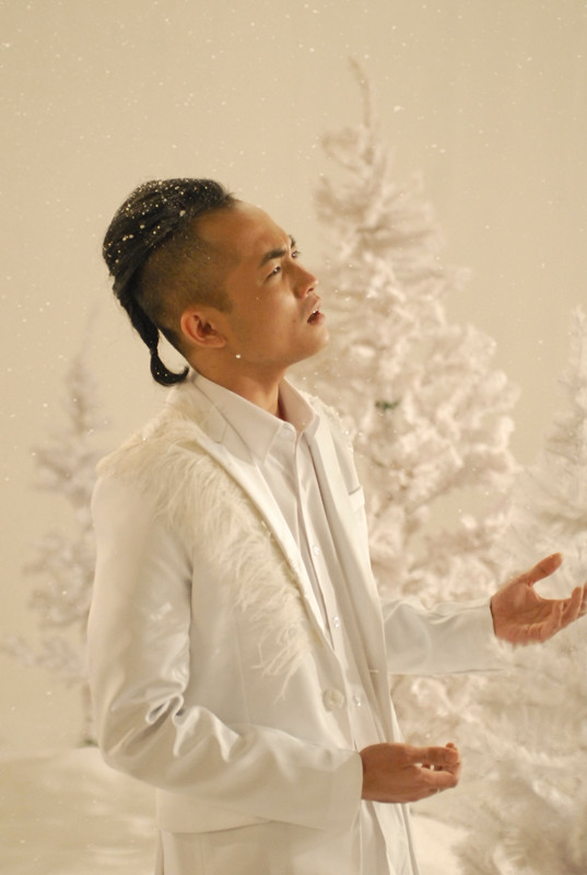  p>一个人的圣诞夜·-mc佳瑶 /p> p>专辑:单曲格式:mp3大小:3.