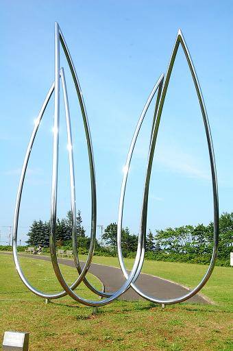 大学美术学院,20世纪60年代起,他以动态雕塑在艺术和设计界一举成名