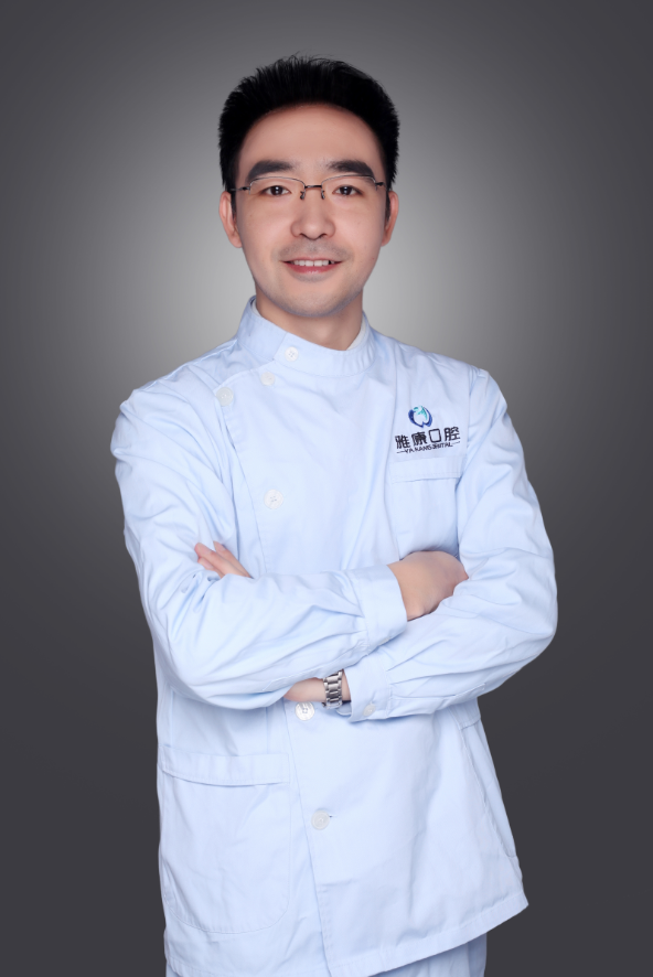  p>张诚,男,南京鼓楼雅康口腔门诊部医生. /p>