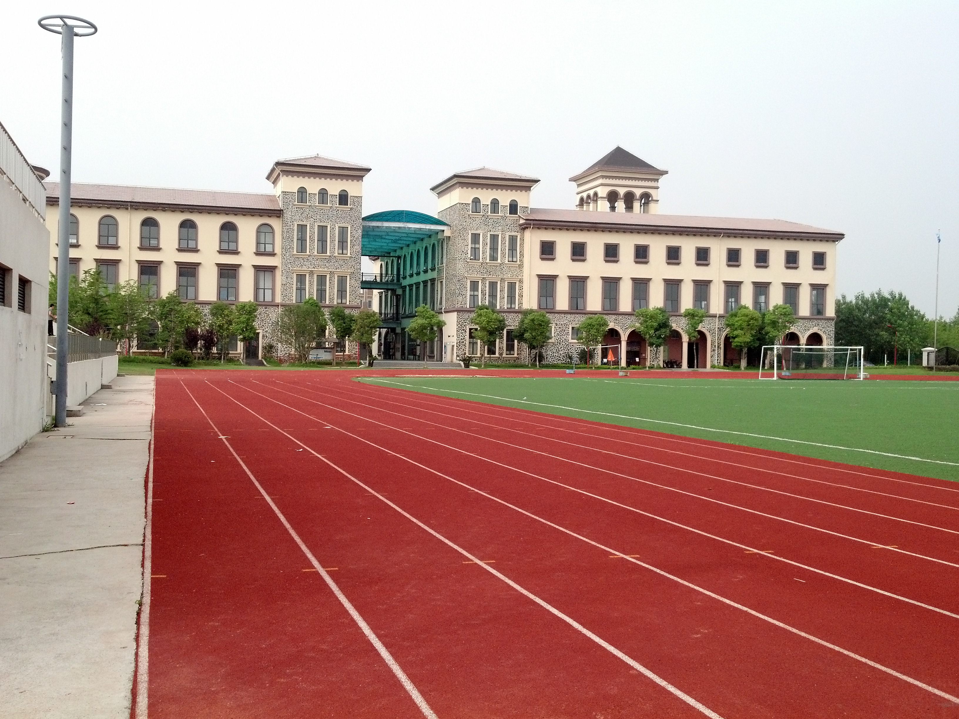 上海外国语大学贤达人文经济学院