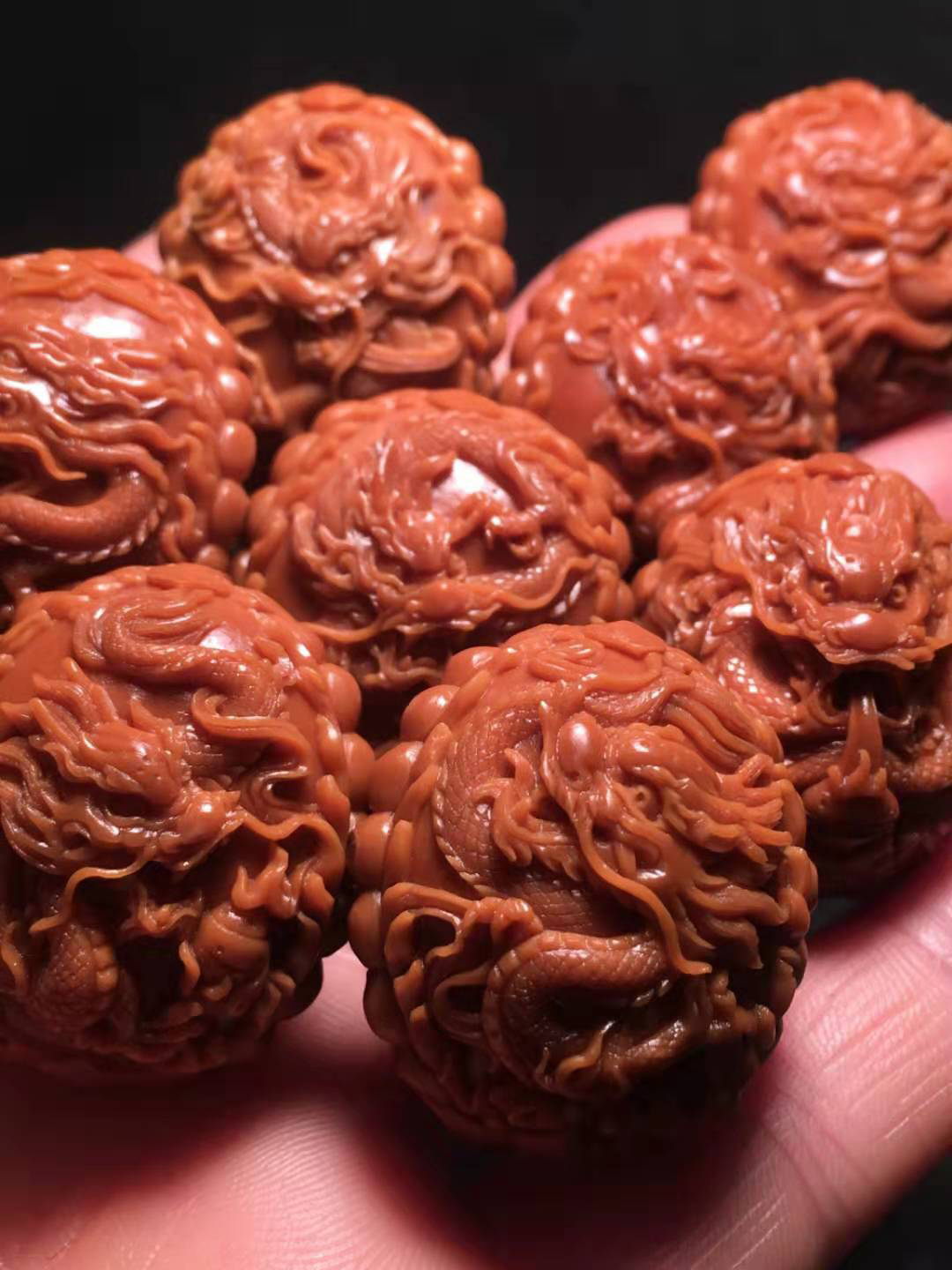  p>马良,中国汉族人,工艺艺术家,国家工艺美术师,核雕工艺师.