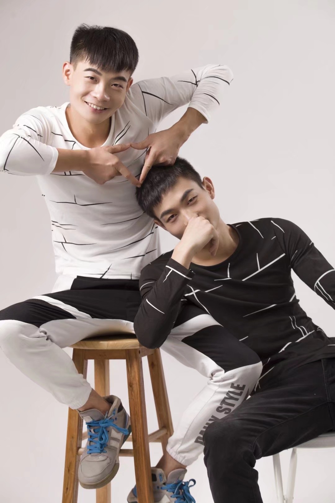  p data-id="shjblsvkpzxl">双胞胎兄弟,中国内地男歌手组合.