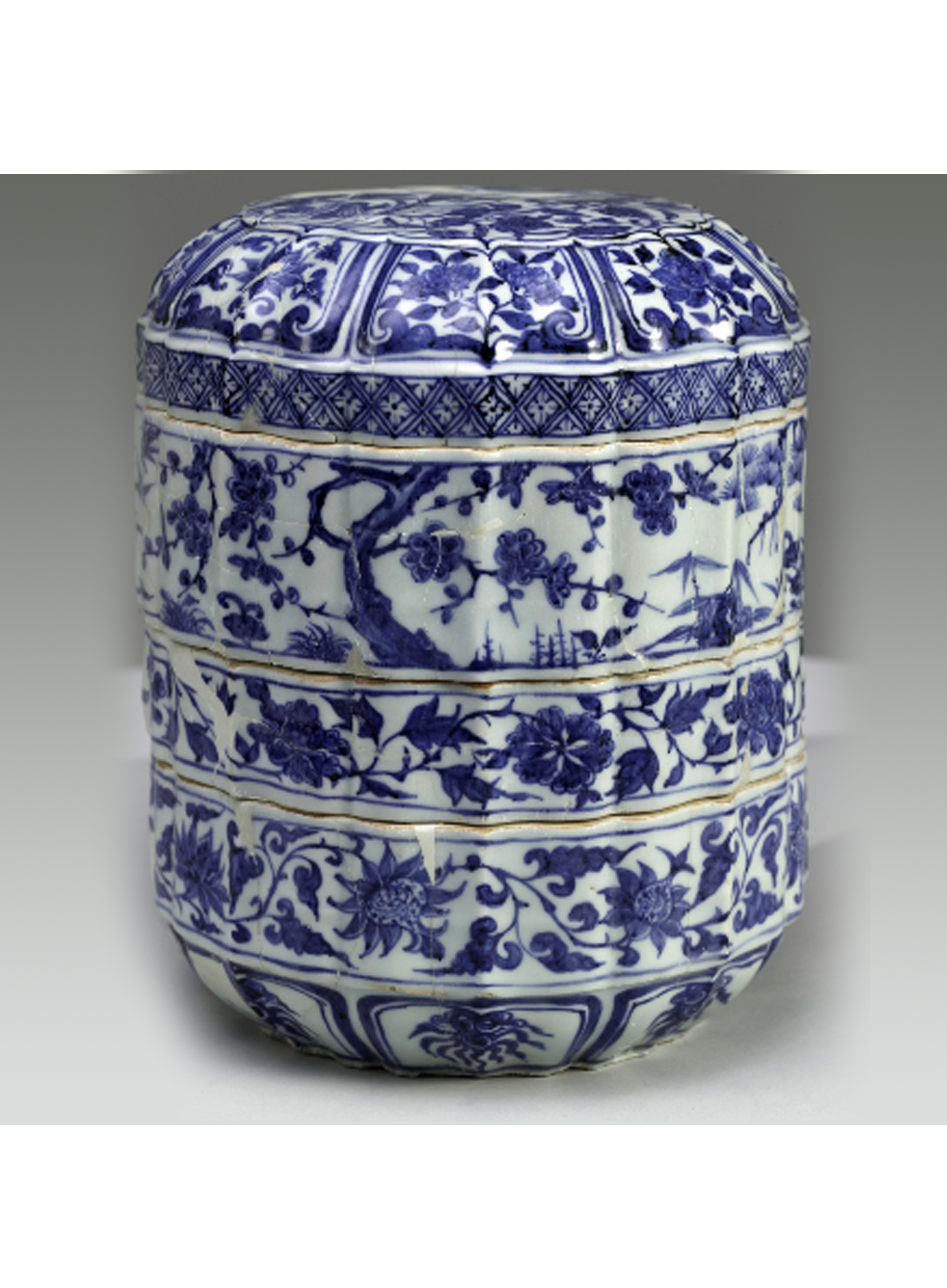 元景德镇窑青花鸳鸯莲池纹套盒