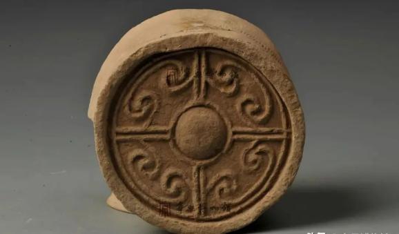 云纹瓦当当面饰以各种卷云纹.