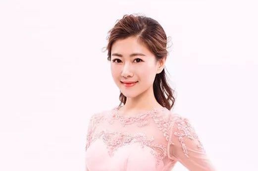  p>付蓉(艺名:蓉儿),女,汉族,山东人,是一名主持人,毕业于 a target="