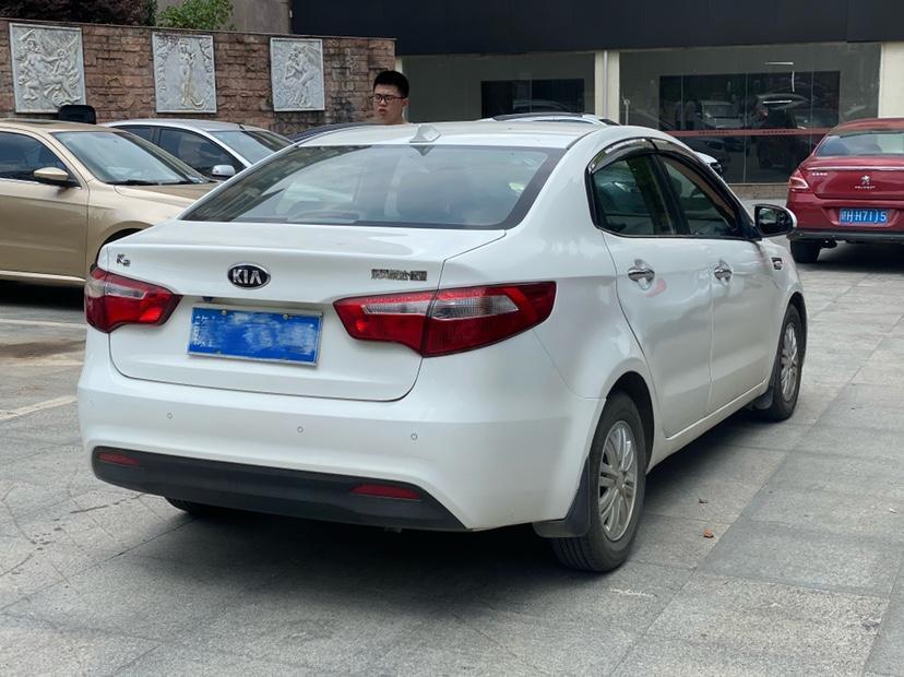 起亚k2 2012款三厢 1.4l mt gls纪念版