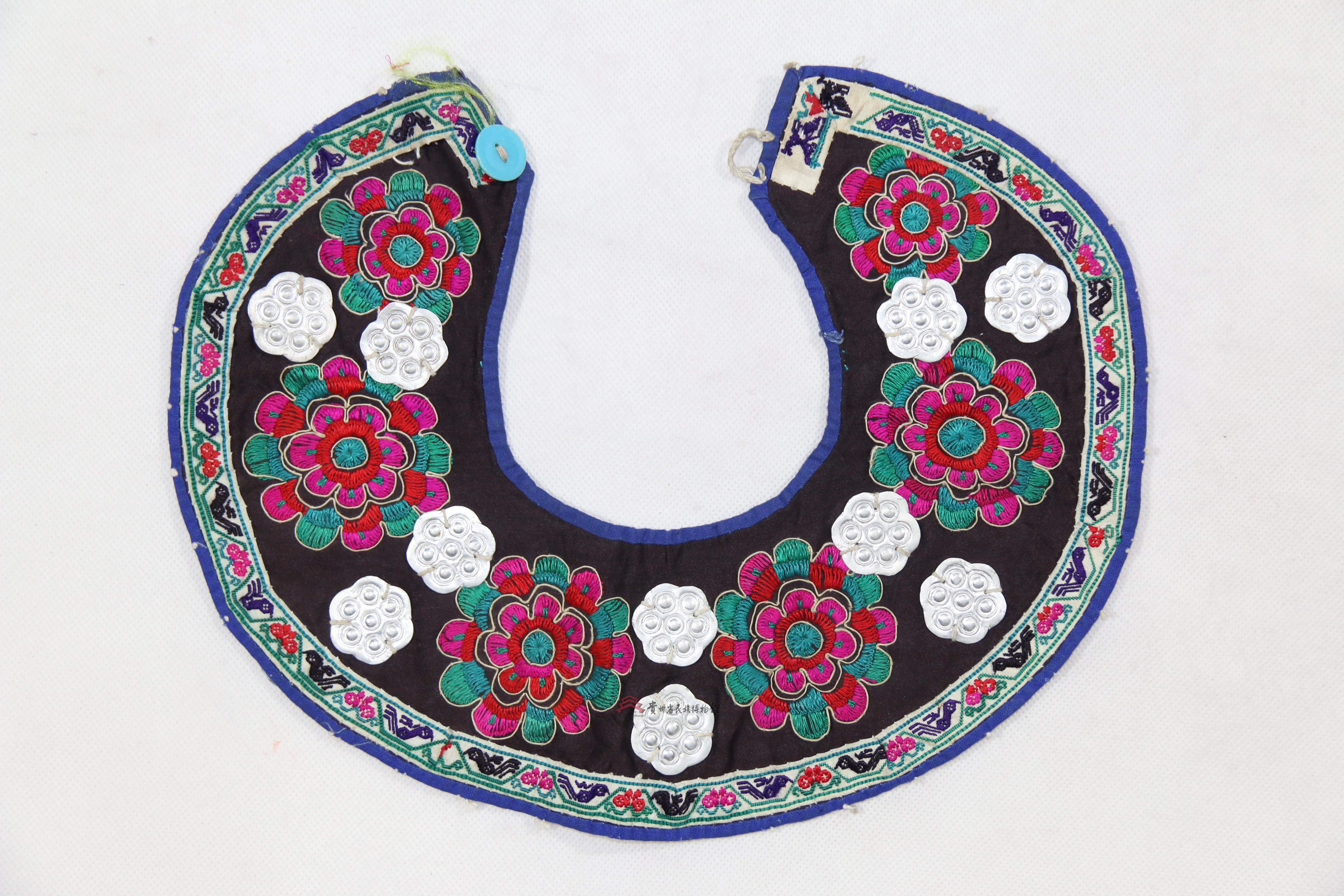 当代惠水苗族平绣花鸟纹云肩