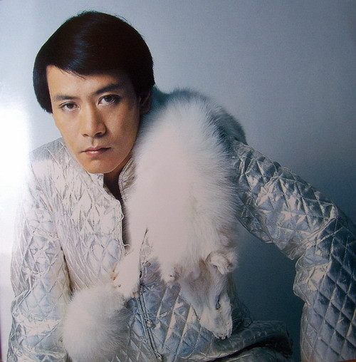 n48u">《尘缘》是 a target="_blank" href="/item/徐日勤/3237406"