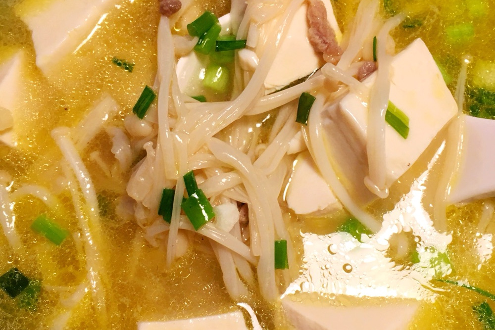 鲜金针菇炖豆腐