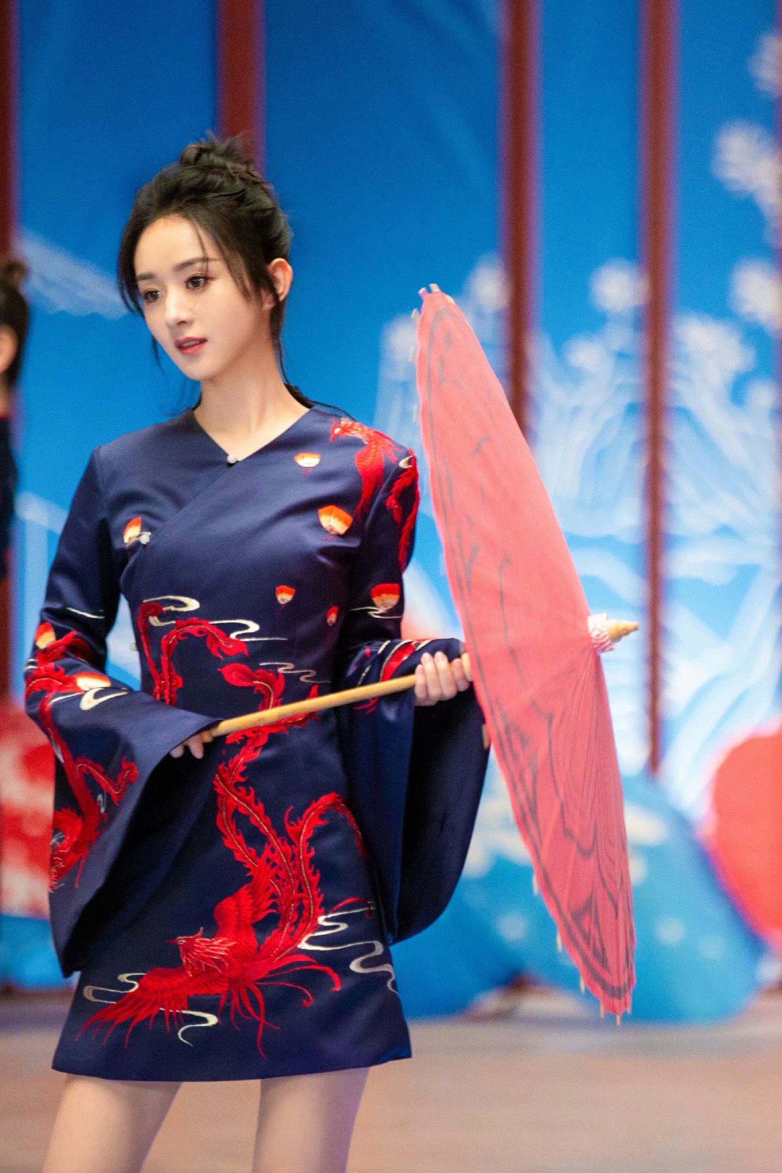  p>赵丽颖,1987年10月16日出生于河北省廊坊市,中国内地影视女演员.