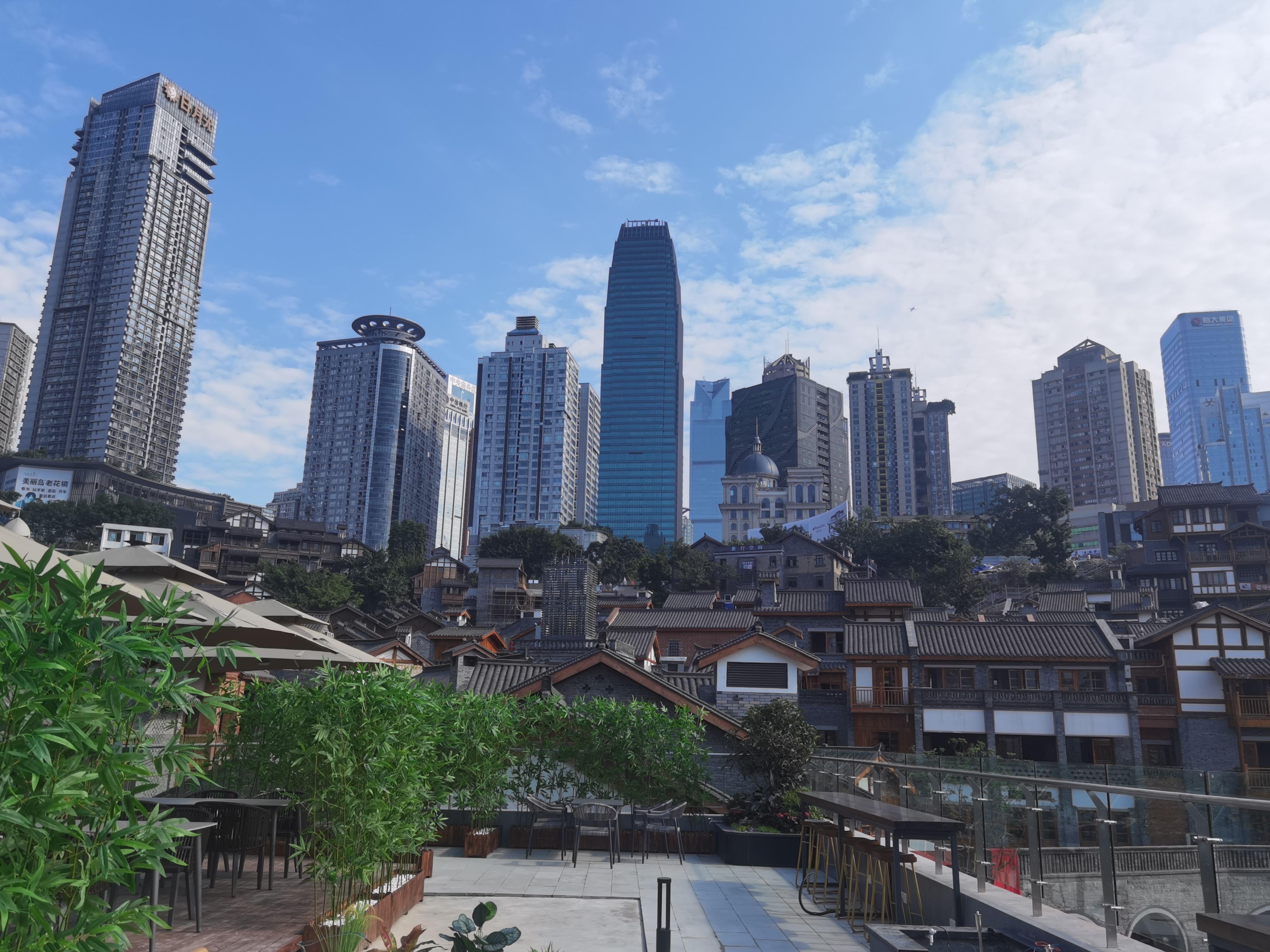 十八梯传统风貌区,位于重庆市 a target="_blank" href="/item/渝中区