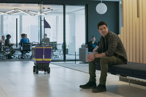 《上载新生第三季》剧照