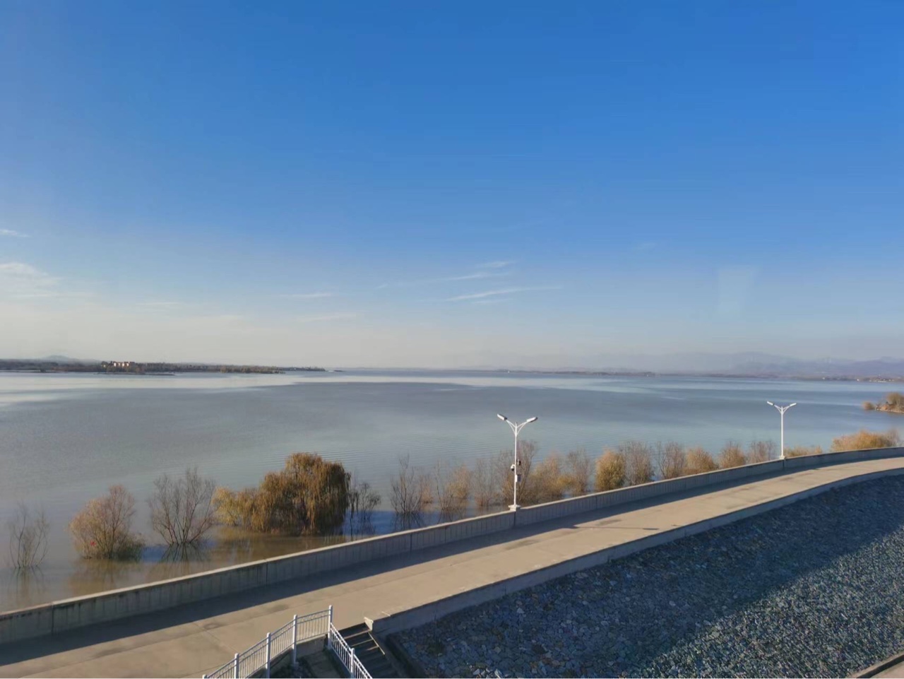 data-lemmaid="302357">南阳市 /a>城区以北40公里处的鸭河工区境内