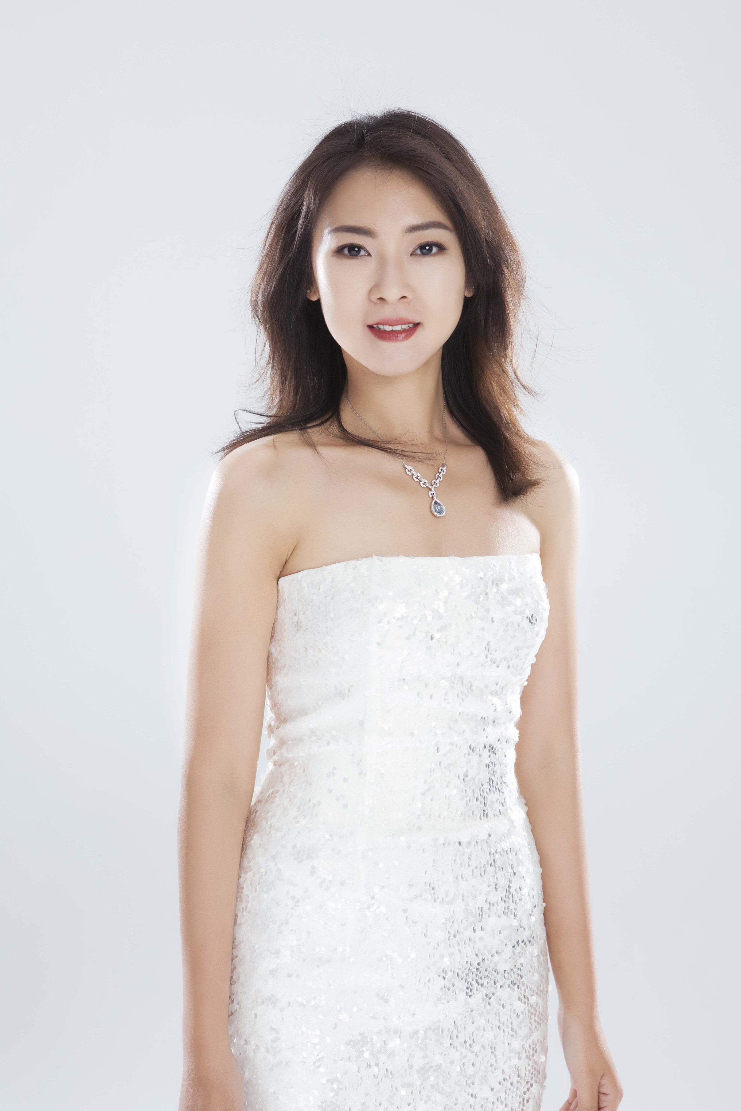  p>陈佳,出生于北京,毕业于 a target="_blank" href="/item/对外经济