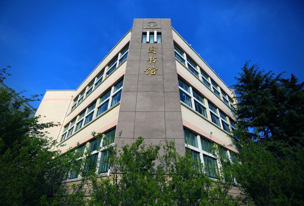  p>青岛远洋船员职业学院(qingdao ocean shipping mariners college)