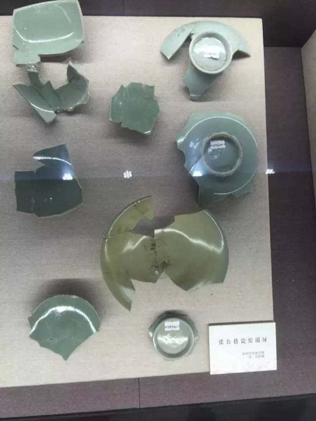  p>张公巷汝窑:窑址位于汝州市区东南部汝州老城中大街与张公巷窑交汇