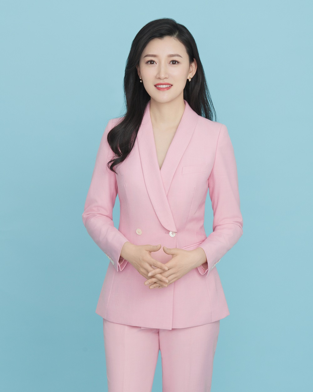  p>曹煊一,中国内地女主持人.