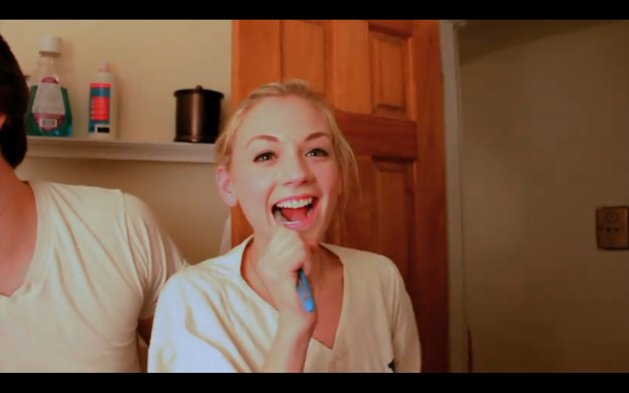  p>艾米莉·金妮 i>(emily kinney) /i>,1985年8月15日出生于美国 a