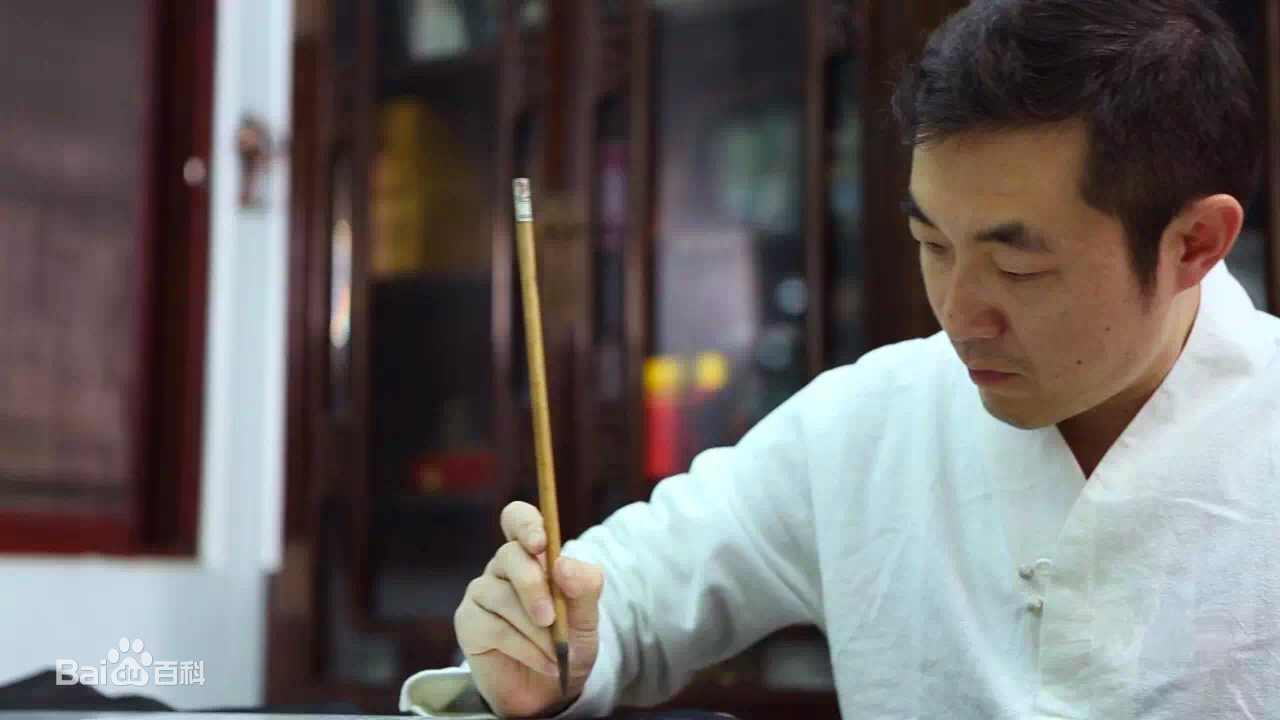  p>陈坚,70年代末生于潮州,毕业汕头工艺美校,进修 a target="_blank"