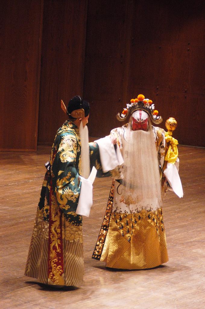  p>言兴朋,男,1953年生于上海,著名京剧表演艺术家,言派艺术的第三代