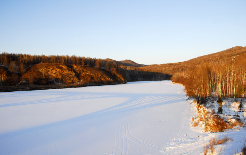  p>奥克里堆山,别名鲜卑山,位于内蒙古自治区根河市 a target="_blank