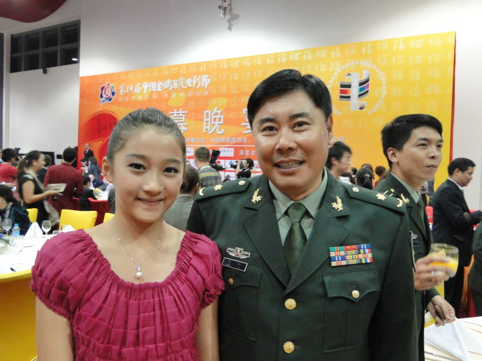 完成个人出道作品《 a target="_blank" href="/item/烟海沉浮