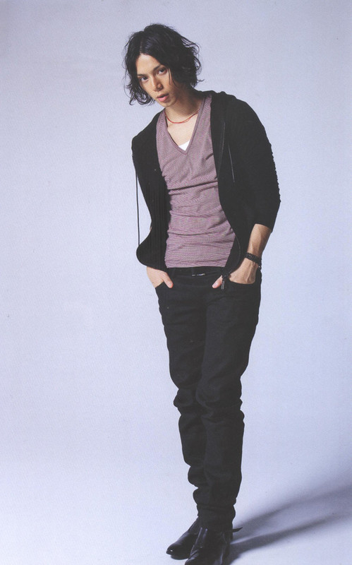  p>水岛宏,本名"齐藤智裕",1984年4月13日出生于日本东京.