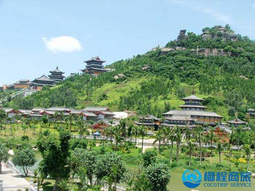  p>盘古王旅游区坐落于花都狮岭镇振兴村的盘古王山麓.