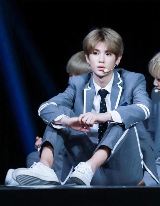 黄明昊