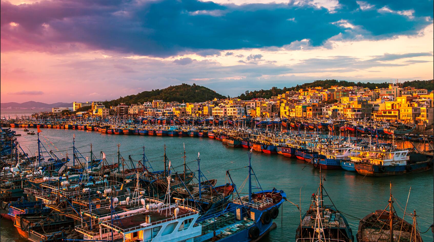  p>浯屿海上牧场,地处漳州龙海市港尾镇,位于福建省东南海域浯屿岛与