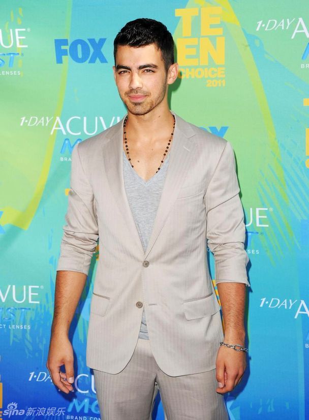  p>乔·乔纳斯(joe jonas),1989年8月15日生于美国亚利桑那州
