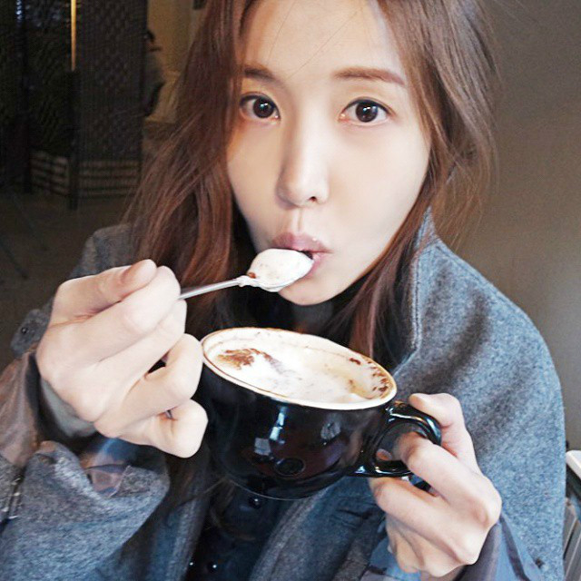 年出生,韩国歌手 a target="_blank" href="/item/尹民秀/8279247"