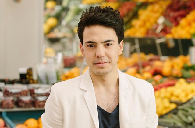  p data-id="go0fndj4qz">哈迈德·汗·马赫米扎达,男,阿富汗人,1997