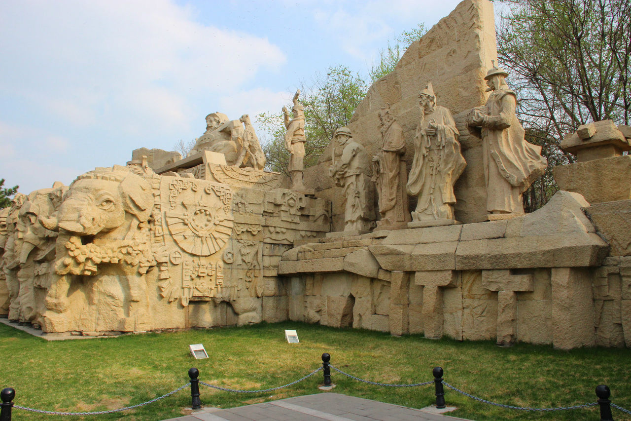 公园是在 a target="_blank" href="/item/元大都土城遗址/3287160"