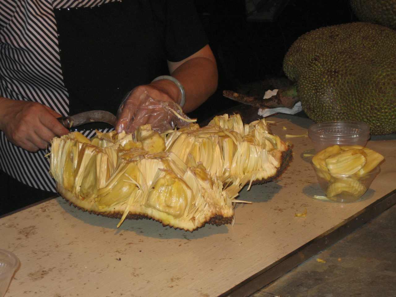  p>尖蜜拉(champedak),又名小木菠萝,是桑科木菠萝属植物,原产于