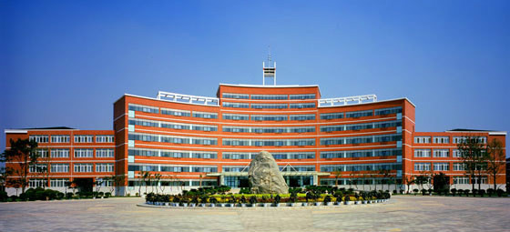 1 senior middle school),简称"鞍山一中",是辽宁省重点中学,辽宁省
