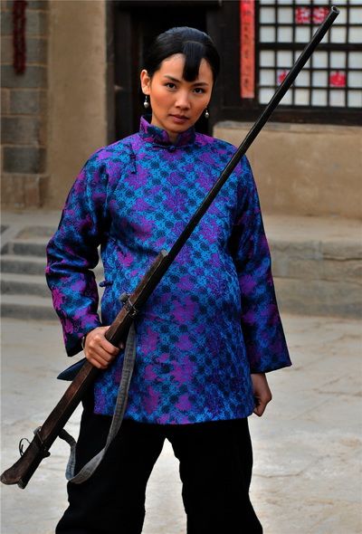  p>《盘龙卧虎高山顶》是由中国电视剧制作中心,陕西省委宣传部,延安