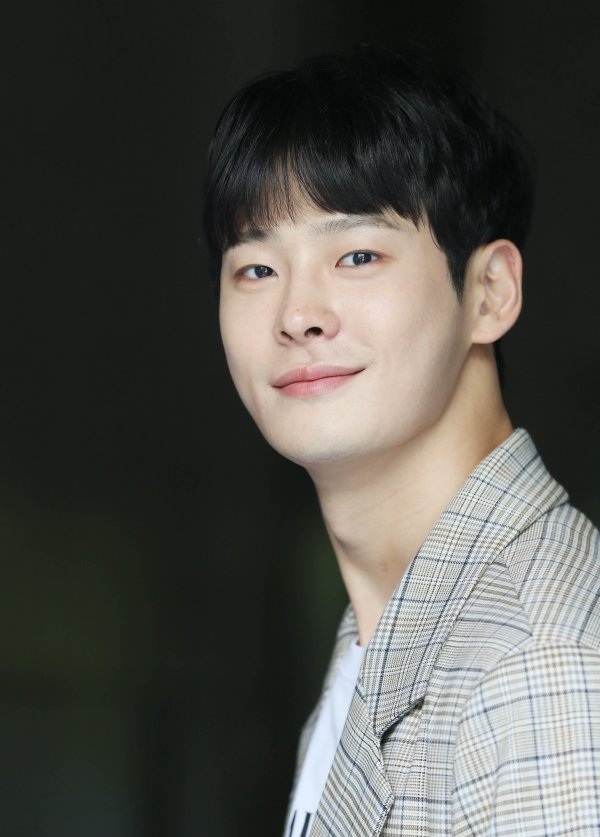  p>车仁河(         ,1992年7月15日~2019年12月3日),本名李载昊,出生