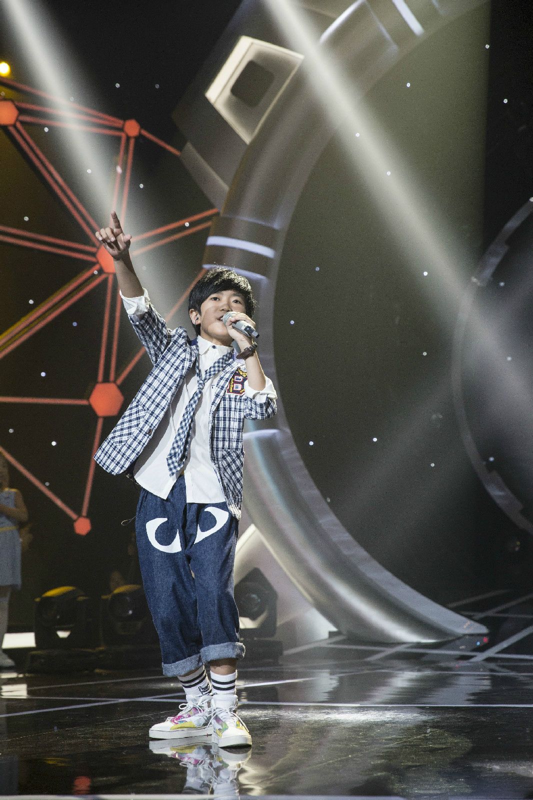中国新声代第三季 /a>学员,"节奏小子"谢昊轩时尚潮流的苏格兰裙搭配
