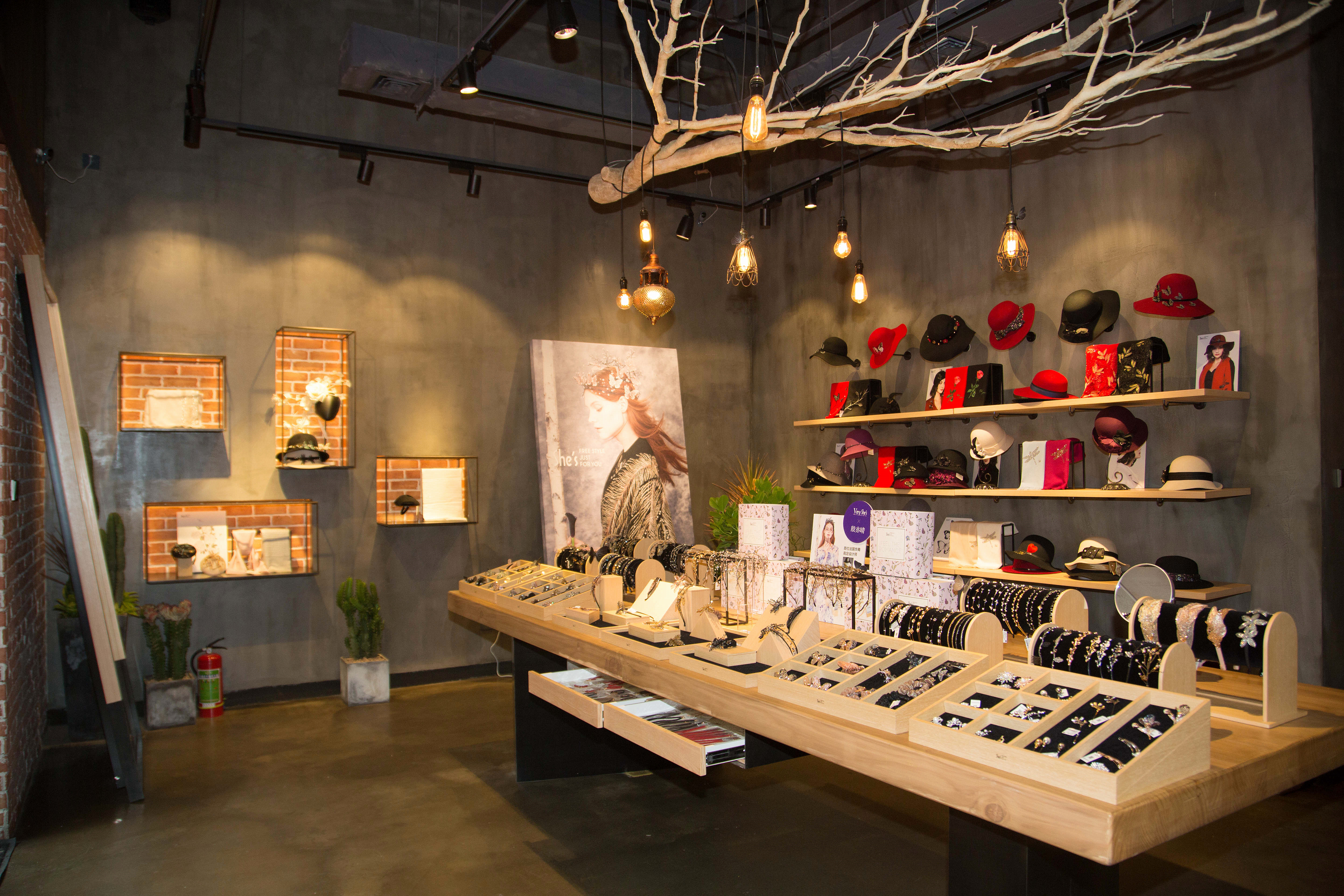 ="_blank" href="/item/深圳市茜子服饰连锁经营有限公司/9570698"