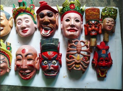  p>傩戏,又称鬼戏,是汉族最古老的一种祭神跳鬼,驱瘟避疫,表示安庆的