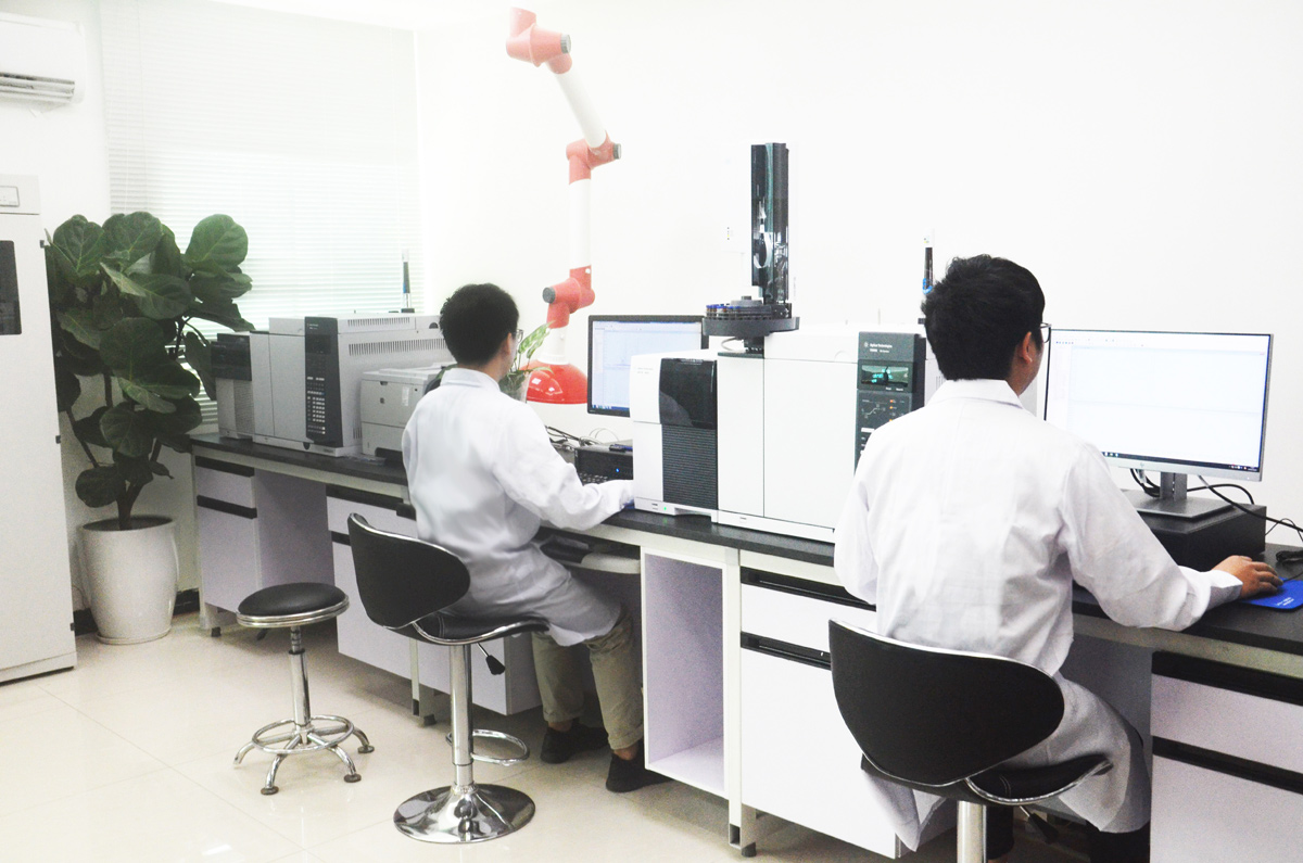 公司坐落于广东广州,在广州花都东镜拥有超过5000平方的科研办公中心