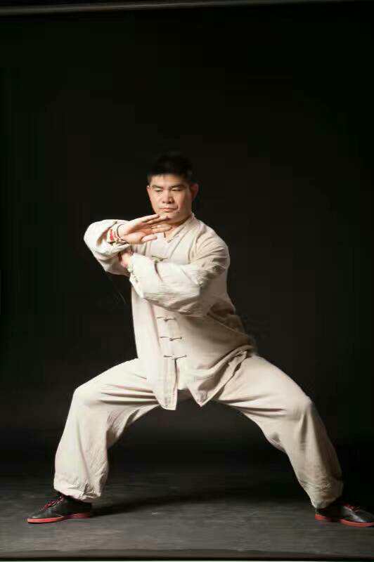  p>叶红伟,男,别名叶伟,中国国籍,"叶伟洗髓功"独创人,和本溯源联合