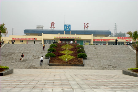 (qianjiang railway station) 位于中国重庆市黔江区,是 a target="