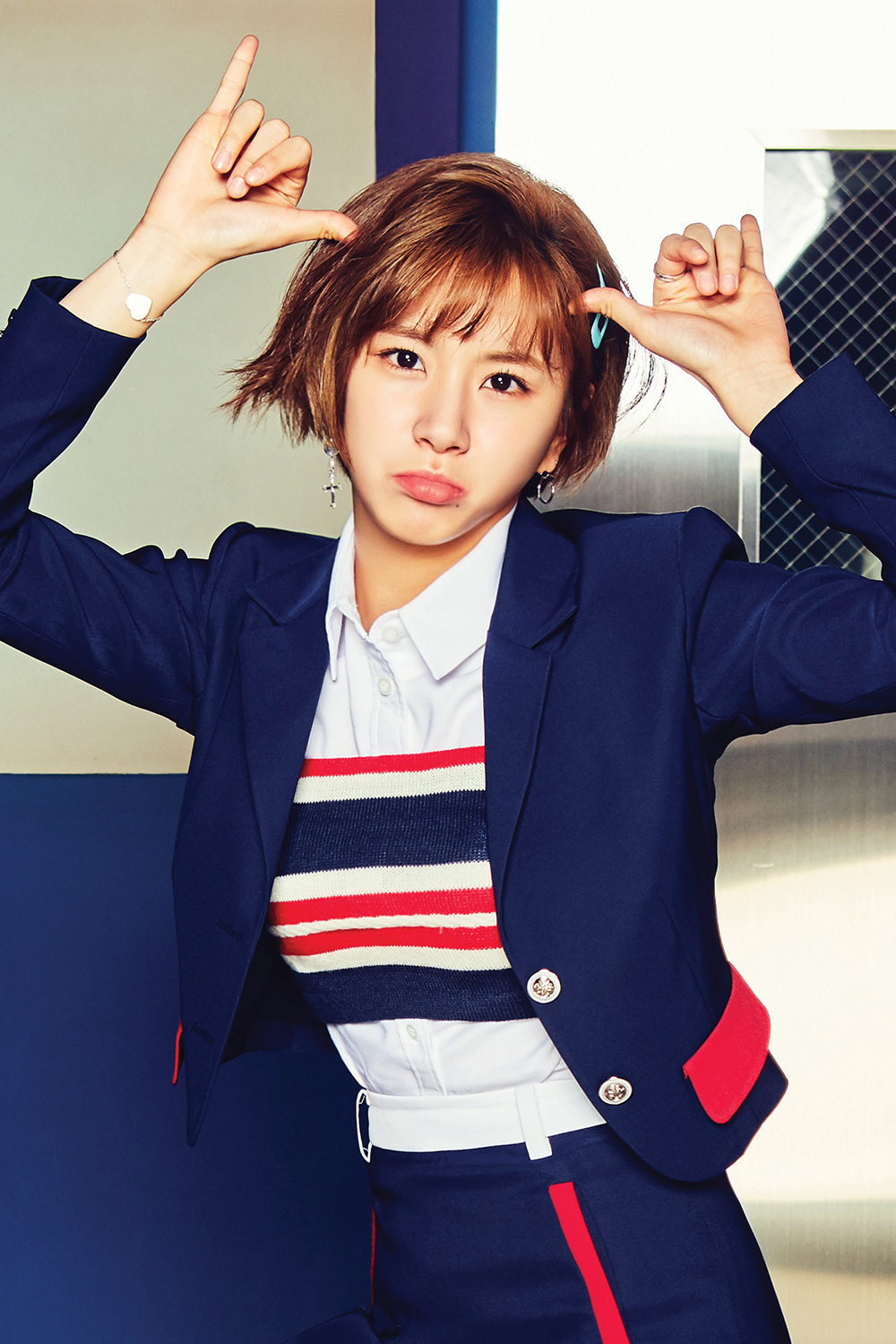  p>孙彩瑛,1999年4月23日出生于韩国首尔特别市江东区,韩国女歌手