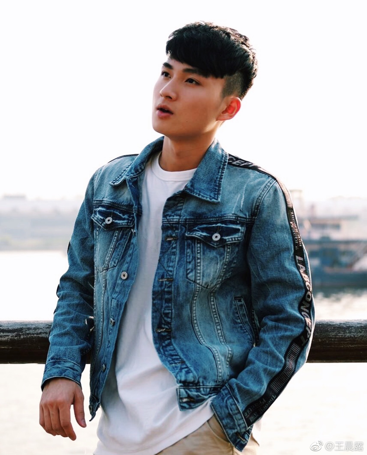  p data-id="go0azexbne">周嘉洛,1995年10月7