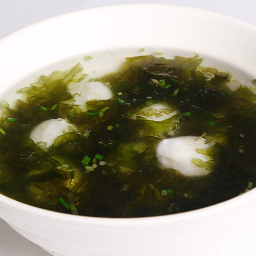  p>牡蛎紫菜汤,是用牡蛎肉,蘑菇各,紫菜,香油,盐,味精制作的菜肴. /p>