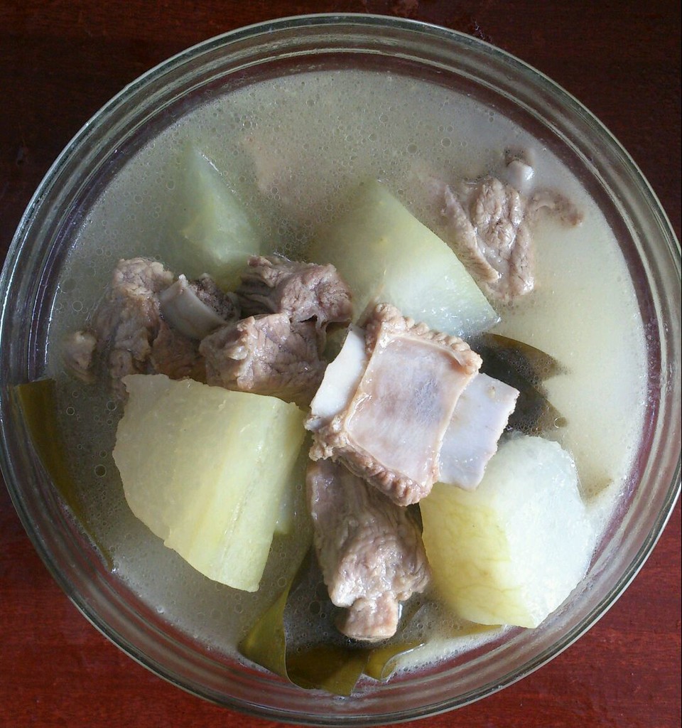  p>冬瓜海带排骨汤是以猪排骨为主料制作的药膳,主料是 a href="#"