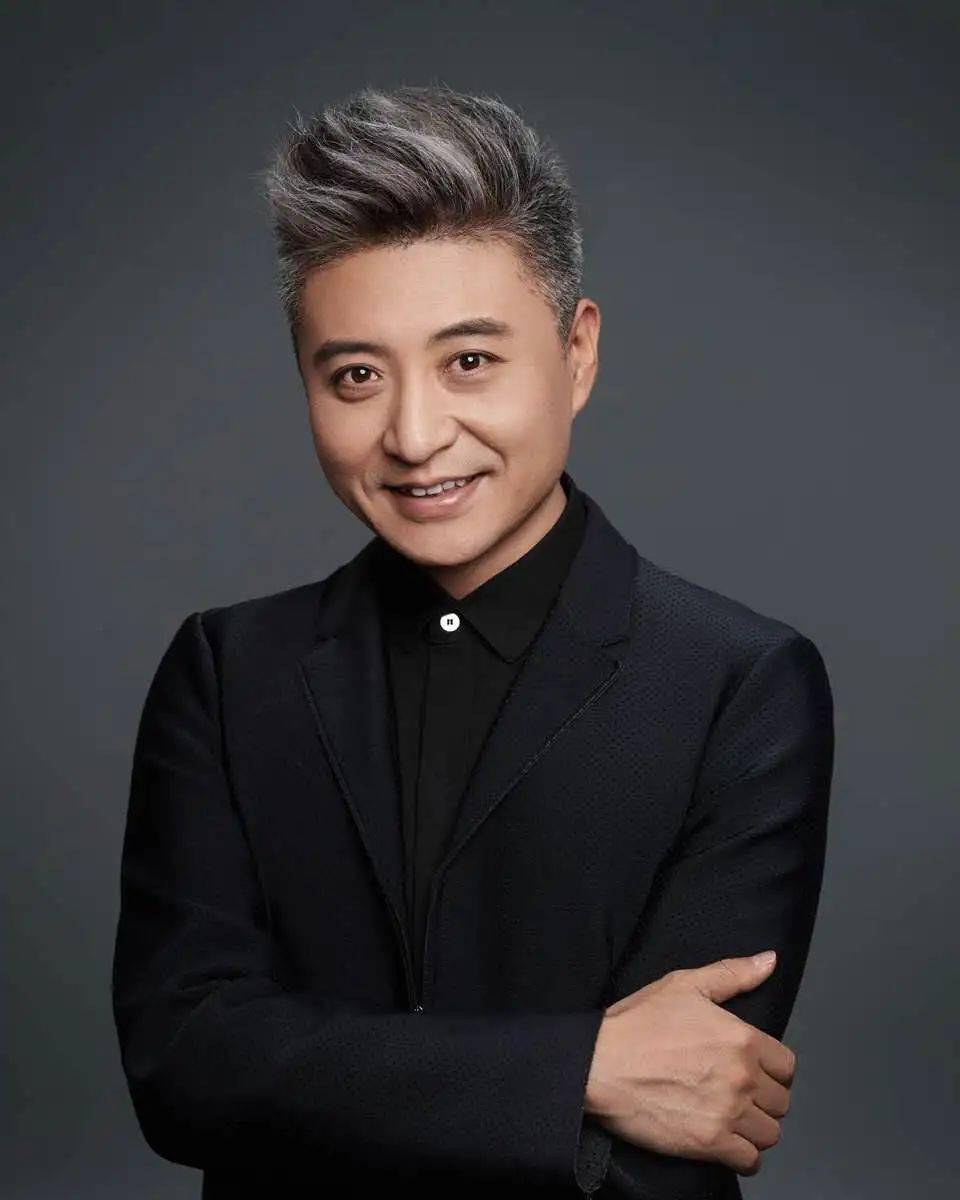 周炜